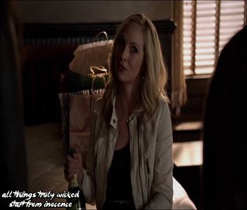 ☠ .мαмα ✰ ๒єคг ☕☂ [cl] cu Klaus ? nici nu mai știu de când nu l-am mai văzut ..oricum; noi ( ea și Elijah) doar vorbeam , e ceva rău în asta ? #k  sigur , doar să-mi spui când o să ai nevoie de una [#zâmbește scurt . #e
