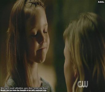 》Unchiule Elijah, ce e aia o c;;;;vă?!=)))))) *Se uită la el cu o privire inocentă* #elijah. +; *îi face cu mâna lui Caroline zâmbind* Heeey . #Caro. *Râde în hohote ținându-se bine de el, îl prinde de obraz și-l pupă* Binee, desenam. Mi-a fost dor de tine. *îl ia de gât* #Klaus.
