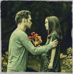 ╬ ﻉ√٥ﺎ; Poate maine mergem si calaresti unul. #imi duc privirea pe foaie si ma apuc de facut; un cal pentru micuta Hope, cu ochii in foaie adaug zambind amuzant pentru Kol] -Nu mai sunt, pentru asta era sa ajunga in vacanta si ea. Dar a avut noroc cu Camille. #imi ridic ochii si o privesc pe s
