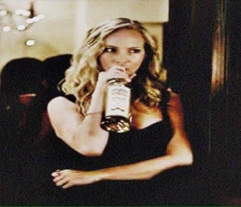 ☠ .мαмα ✰ ๒єคг ☕☂ [cl] ok  [#se uită pe acolo și scoate cele 2 sticle de vodkă și apoi; vine până în dreptul lui cu sticlele .
