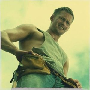╬ ﻉ√٥ﺎ; #imi duc privirea catre ele si uit de tipetele lu Niklaus zambesc larg catre ea] Buna, Kathe