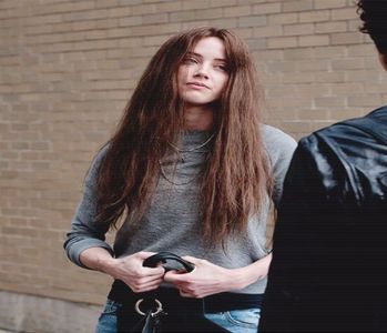 ─ # Mă las puțin în spate cât să mă sprijin de mâna lui și dau des din gene. Eeei, n-ai cum să le; auzi, doar să le vezi într-o anumită circumstanță.
