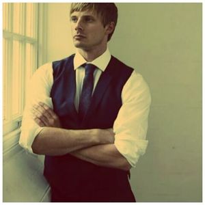 ╬┇ [ma apropii mai mult de ea si imi opresc buzele langa urechea ei, apoi soptesc] -Sunt absolut; sigur de asta, love.
