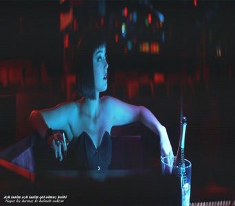 ─ # Zâmbesc larg atunci când începe să vorbească și slăbesc strânsoarea din jurul lui. E în regulă, ; poți îmbrățișa în continuare, n-are de ce să mă deranjeze.
