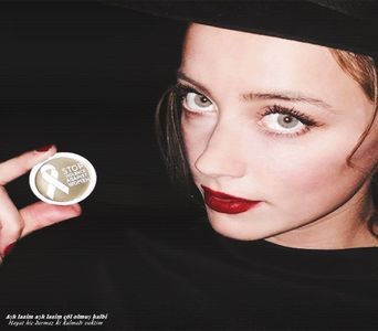 ─  Păi, n-am să-ți spun mare lucru, dar... # Stau puțin pe gânduri și mă retrag ușor din îmbrățișare; a-l privi. Îți pot spune că, jocurile mele sunt puțin sadice.
