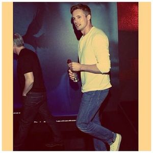 ╬┇ [ma asez pe masa si ma las pe spate rezemandu-ma in maini si imi duc privirea catre ea]