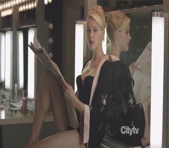 ─ # Îmi dau ochii peste cap și-i dau sticla. Bine, ia-o.