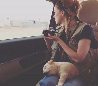 ─ # Iau sticla de la gură și trec cu limba peste buze, coborându-mi privirea la mâna lui ce era; așezată pe piciorul meu.
