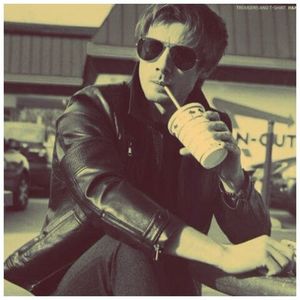 ╬┇ Acum stiu la cine sa vin cand face baie. [ii duc mana in spatele ei si o i-au prin surprindere; cand ii desfac su;;;;tienul si il arunc prin camera]=))))))
