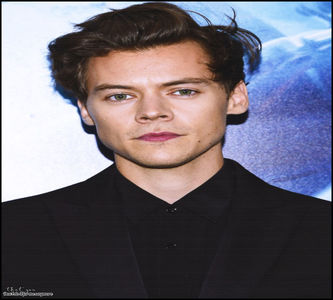 ͡♛　˛ᵈᵃᵈᵈʸ·̷ἷ̷̷ṩ̷̷✩ђ̷̷ὄ̷̷м̷ἔ̷ ✔.˛„But I·ve never told you, what I should have said. No, I´ve never; told you, I just held it in... And now, I miss everything about you...” cobor treptele într-un mod abătut, dându-mi cu degetele printre şuviţele mai scurte acum, apropiindu-mă de un fotoliu liber.
