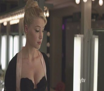 ─ # Îmi mușc obrazul pe interior și mă ridic de pe canapea, îndreptându-mă spre ușă, unde mă opresc; pentru a-mi lua jacheta din cuier, întorcându-mi privirea spre Harry. Mulțumesc, ești un sfătuitor bun.. # Zâmbesc și îmbrac jacheta, ieșind din casă.
