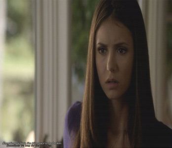 ╰✿μλbuoϝᴉc❥.; # Mă întind după telecomanda ce era așezată pe măsuța din fața canapelei și aprind tv.