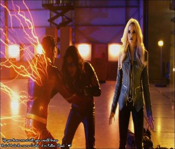 ☠ϟ .ʞıๅๅǝɹ Ŧг๏รt ☕ ☂.  [#își schimbă puțin poziția și își îndreaptă privirea spre televizor .