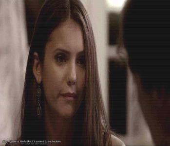 ╰✿μλbuoϝᴉc❥.; Observ, ai și ajuns cu sucul. # Mă ridic de pe canapea și merg până la bucătărie, de; unde mă întorc cu un pahar și o sticlă de suc.
