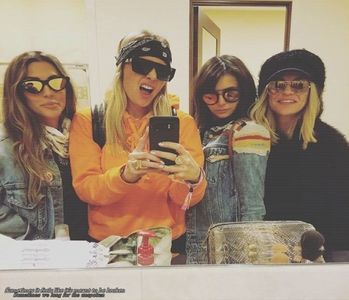 ╰✿μλbuoϝᴉc❥.; Când te faci și tu bărbat de casă? # Încep să râd doar imaginându-mi asta și-mi las; capul pe spate.
