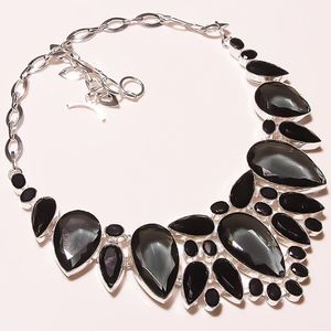Pantandiv elegant de argint cu pietre semipretioase _PE STOC !!!; Materiale : Alexandrite Quartz, Black Spinel Gemstone 925 Silver
Pret : 185 de lei
