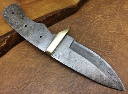Lama de Damasc, FULL TANG, model_1; Lama are o lungime totala de 20,5 cm, din care lama efectiva masurand exact 10,5 cm.
Pret fix : 325 de lei
