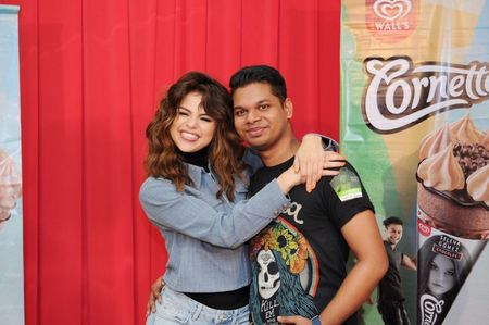 selena-gomez-meet-greet-at-the-malawati-indoor-stadium-in-kuala-lumpur-malaysia-july-2016-8
