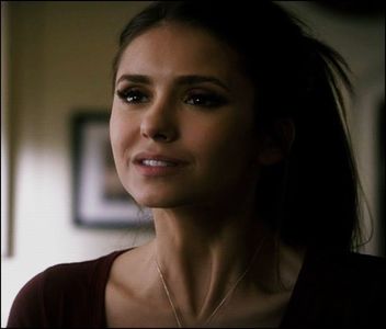 ♡》Offf, și eu care credeam că ai uitat.. *strâmbă din nas și se trântește pe canapea* Kath; îl iubește pe Elijah :p *dă din gene și se întinde pe toată canapeaua*
