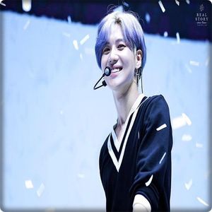 → Ce să-ți spun, că tu de mult ești major =)) [trage rapid de centură și o pune] Ce ochi buni ai; Cleo =))
