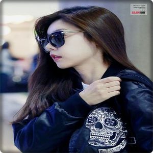 → [tresare, se uită la ei] o.o Cred că mi-e foame.. [fuge-n bancă]