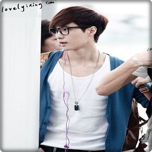 → O.O .. ce, mă?! Îi am pe ochi :w Nu vezi că vorbeam cu oamenii ăștia, poți să nu mai fii; atât de vulcanică?! Doamne, cine ar rezista cu una ca tine??
