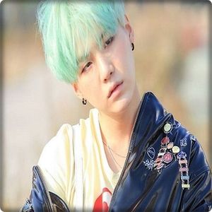 → [merge în spatele lor ascultând discuția]