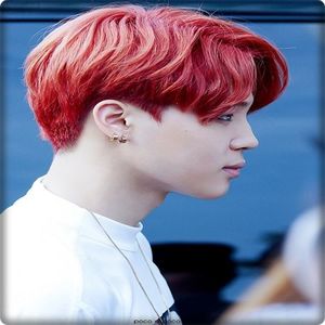 → ? [își dă ochii peste cap, pleacă după el]