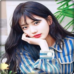 → Mie? De ele? De voi? Cred că nu știi ce spui. Dar suntem deja destule înscrise. Plus; că voi n-ați trece nici de preselecții, ce consumă hârtia cu numele voastre.
