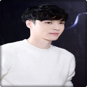 → [se apropie de ele] Hei, fetelor. Sâmbătă seară dau o mică petrecere.. adică, mă rog,; am rezervat câteva mese într-un club. Unde a fost petrecerea de la bal într-a 9 a. Mi-ar plăcea să veniți și voi.
