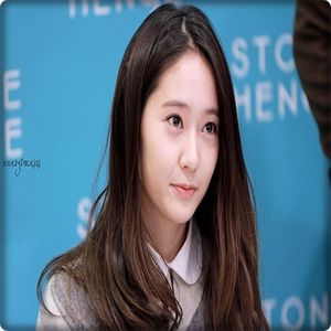 → Abia ți-am spus și tu deja faci mișto de mine :w [zâmbește pentru Min Ki] Eu probabil; o să fiu acolo.
