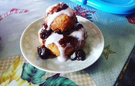 Papanași cu iaurt și dulceață