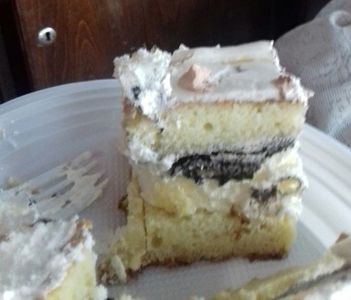 Tort cu frișcă și biscuiți oreo (felie)