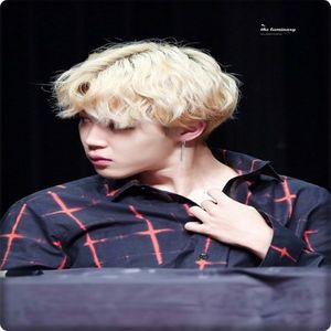 → [intră fuga, se izbește de Maddie] Mădd, te-am căutat peste tot :w Am crezut că ești; la baie și am stat să te aștept și acolo. Ai zis că mă aștepți :o
