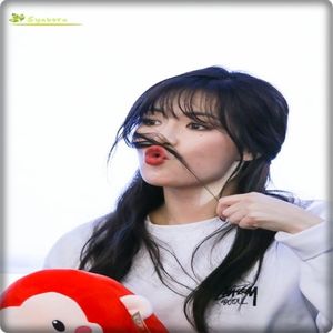 → Sabrinei și pleacă de pe scenă]