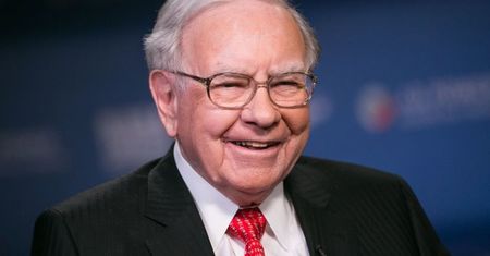 Warren Buffett; Un investitor, om de afaceri și filantrop american.
