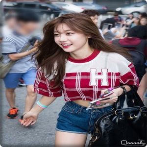 → Aoleu, Jo =)) [se uită la Seung] Dar nu suficienți? :( ..