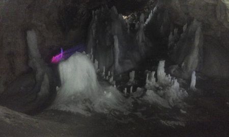 Peștera ghețar de la Scărișoare