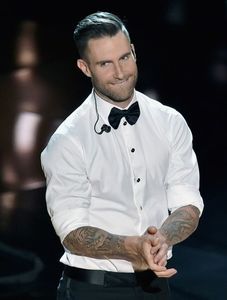 *se trezeste si se uita la Amy cum statea pe telefon* Iar nu ne-am; dus acasa, si mai stam si la apartamentul de pe acelasi etaj cu ele=)))))))

