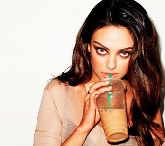 *bea din frappe si injura cand incep reclamele la emisiunea ei preferata*