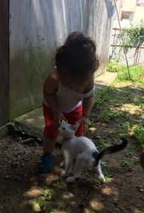 ; Si sa se consemneze...
&quot;Nu imi plac copiii &quot;! Mai ales ai vecinilor, eu vreau sa ma plimb pe la ei in curte dar ei ma tot momesc acolo ca sa ma traga asta micu de blanita :(
