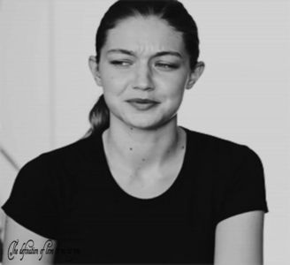 ❧ℭッ ๅ́α̢ɹǝ͢м҉ǝнdǝ✘ randul meu cu acelasi timp de zambet pe care el mi-l ofera, dar vraja; se rupe repede, atunci cand Kristina mi se adreseaza iar. &quot;Da, da, nu sunt indragostita stai calma, doar mi-am revenit dintr-o betie si o drogangeala de o saptamana, nimic nou.&quot; Pufnesc in r
