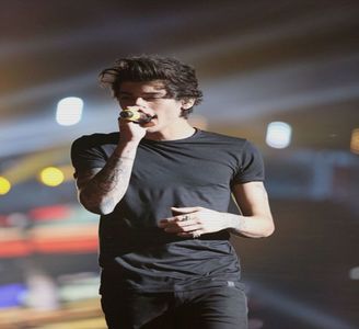 — De a ocupa un loc pe aceasta, imi retrag din buzunarul de la spate pachetul subtire; de tigari pe care il aveam la indemnana, dar care totusi era pe terminate. Ocup un loc pe banca iar dupa ce fac rost de-o tigara care ajunge intre buzele mele, ulterior o si aprind. Bratul liber mi-l 
