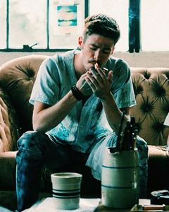 ⤑ᵖᶤᶰᵏĿЄ♏ØИÂÐЄ ┊# iese din camera sa si a lui Adam de camin(click; ,aprinzand ceva ce parea a fi o tigara,dar totusi diferita si cu ceva ce cu siguranta nu era tutun ,se indreapta incet spre iesirea din camin;
