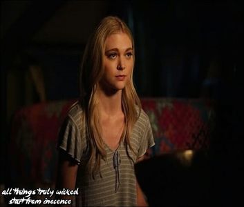 ϟ☾.єครt ☼F Eᴅᴇɴ ☪☂. [cl] [#roteste bricheta printre degete,indecisa daca sa aprinda o; tigara sau sa intre inauntru,zambeste usor cand Grant ii face cu mana si ii face si ea cu mana,in urmatoarele secunde decide sa se apropie de el si o face. heii
