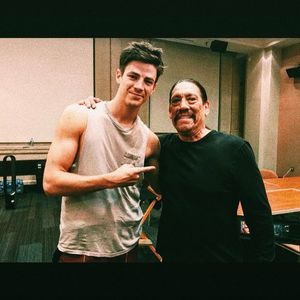 ⤑ᵖᶤᶰᵏĿЄ♏ØИÂÐЄ ┊Si eu de ce ma rog merit?# intreaba inainte de a auziclick; numele Vanessei,se incrunta confuz; Vanessa?Cine p;;la mea e Vanessa?# dupa 3 secunde se citeste realizarea pe fata lui; Oh cea cu pierceul ala in..?# ridica o spranceana,ignorand amenintarile;
