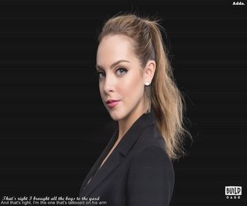 》*Când mă ciufulește mă enervez și mai tare decât eram când am ajuns în campus, îi dau +; peste mână* Toate ca toate, dar nu te atingi de părul sau capul meu!! Nu mă interesează că ești primul, nu notele te caracterizează, ci bagajul de cunoștințe. Și ca să știi, la noi nu ne alege după fr
