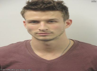 》*O aud pe Kristina cum îmi exclamă numele și intru în baia băieților rugându-mă ca nu +; cumva să o fi auzit și doamna decan, care de multe ori m-a amenințat că mă dă afară, după numeroase farse.* =)))))))))))))))))
