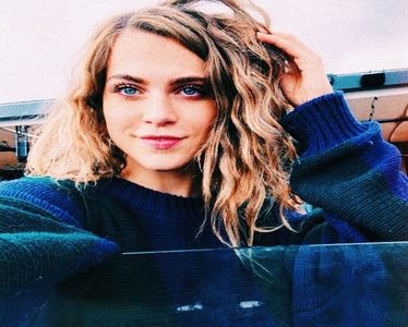 ⤑ᵖᶤᶰᵏĿЄ♏ØИÂÐЄ ┊Pot sa vad si eu?# se aseaza langa ea;(click; Am terminat cursurile..psihologia juridica e plictisitoareee(studenta la drept)
