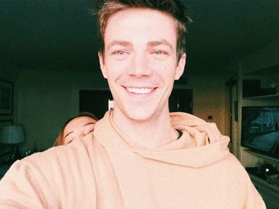 ⤑ᵖᶤᶰᵏĿЄ♏ØИÂÐЄ ┊What??No,of course no# pare chiar putin ofensat(clicl; ca ea il vede in stare sa faca asta;Nu stiam ca o sa o faca.Jur!Daca vrei..vorbesc eu cu Violet# ii si uitase numele=)))nu ii statea in fire sa vorbeasca cu tipe dupa ce le f;;te
